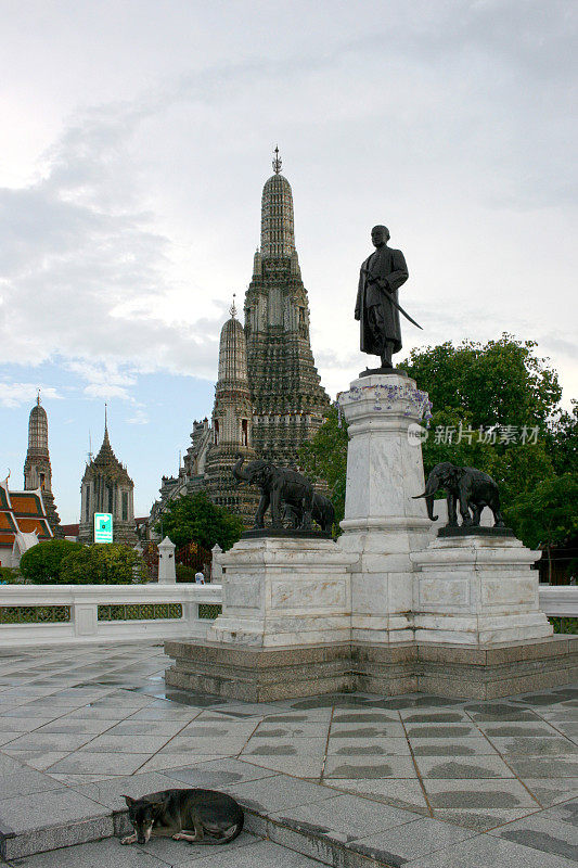 暹罗国王拉玛二世雕像，Wat Arun